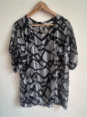 Black & White Geometric Print Women's Top